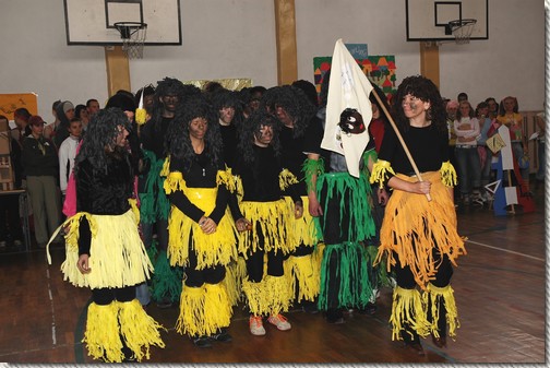 1D (matematyczno-informatyczna) w przebraniu na Afrykan�w.